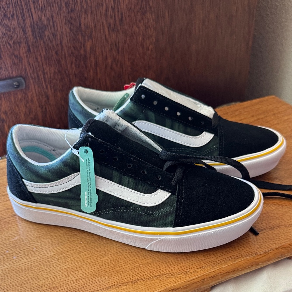 Vans Black and Green Low-Top Shoes